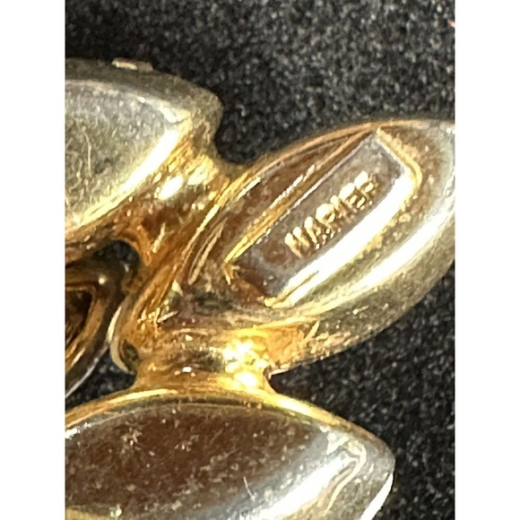 Vintage Napier 1950's MCM White Milk Glass Tear Drop Prong Set 3” Brooch - Picture 6 of 6